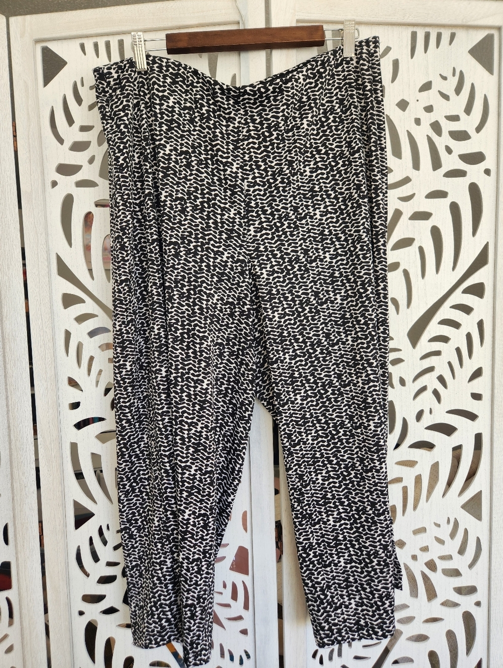 Jules & Leopold Black and White Abstract Pull-On Pants